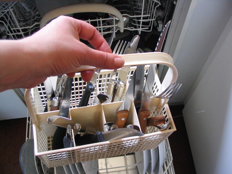 Force Xpress - Lavage à main VS Lave-vaisselle La vaisselle, qu'elle soit  faite à la main ou en lave-vaisselle, c'est toujours plus ou moins une  corvée. Heureusement, Force Xpress est là pour