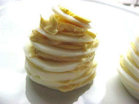 millefeuille d'oeuf dur